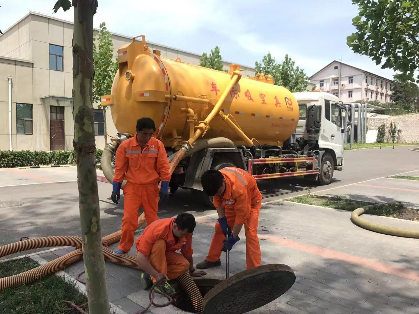 云溪化粪池清理与5-8吨吸粪车施工效率分析